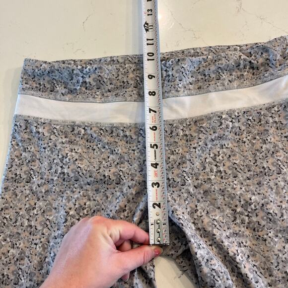 Lululemon Run Inspire Crop II All Luxtreme Capri Leggings Size 8 - Picture 6 of 9